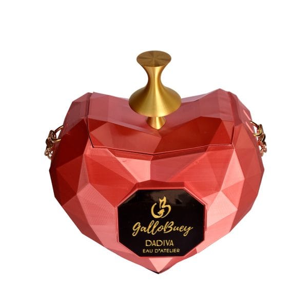 Escultura de corazón geométrica de GalloBuey en material biodegradable rojo: una pieza de arte conceptual para la colección de Juan Duyos