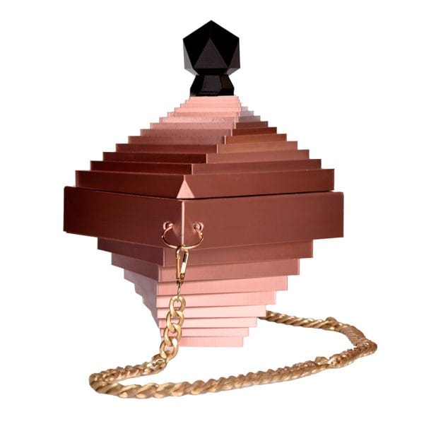 reliquia-rosegold-1 Bolso Reliquia diseñado por GalloBuey: una estructura piramidal Rose Gold impresa en 3D para la colección de Juan Duyos en Madrid.