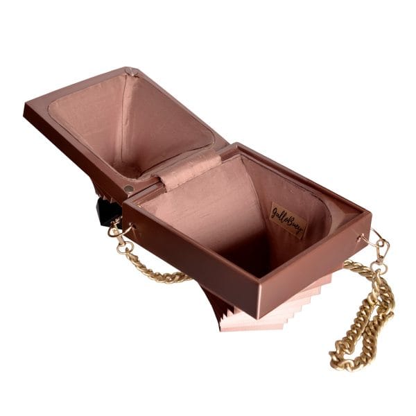 reliquia-rosegold-2 Detalle del acabado metalizado del bolso Reliquia de GalloBuey: estructura piramidal en filamento Silk Rose Gold impresa en 3D para Juan Duyos.