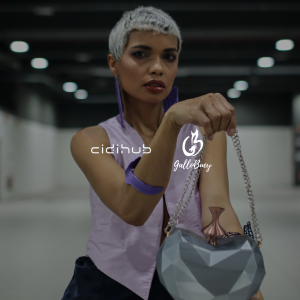 The European Commission and CIDIHUB recognize GalloBuey's digital maturity. Woman with a modern designer luxury handbag